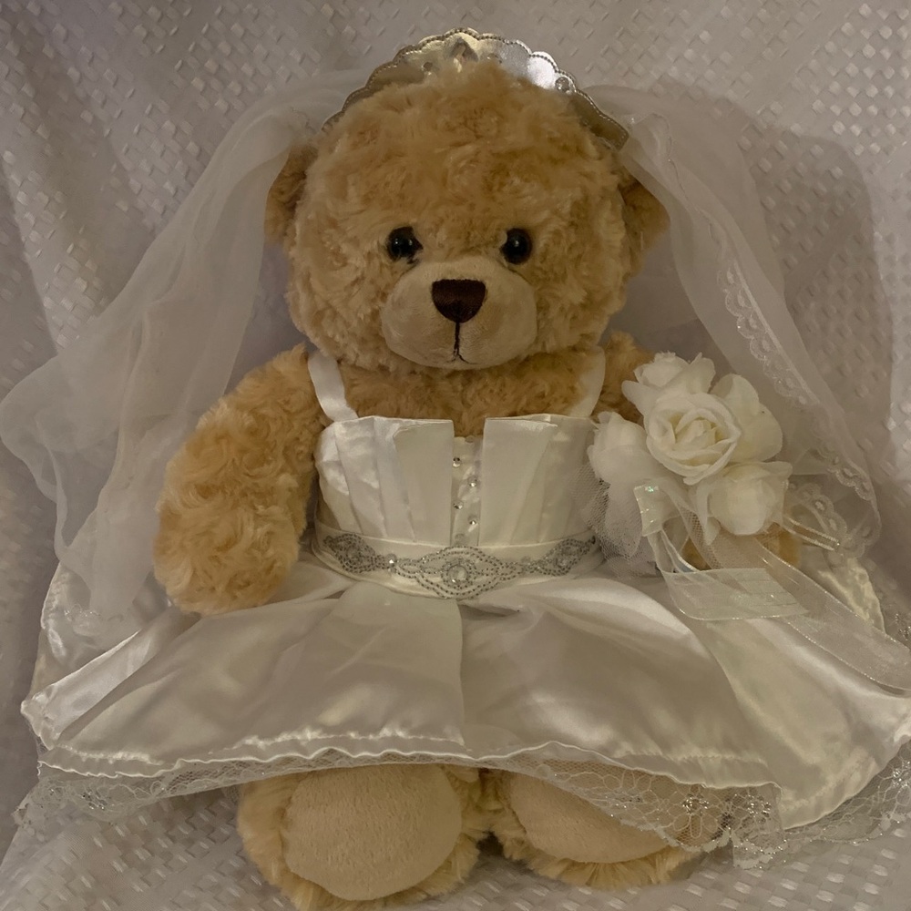 Build-A-Bear Bridal Teddy Bear with wedding dress, veil and bouquet. 16 in. tall